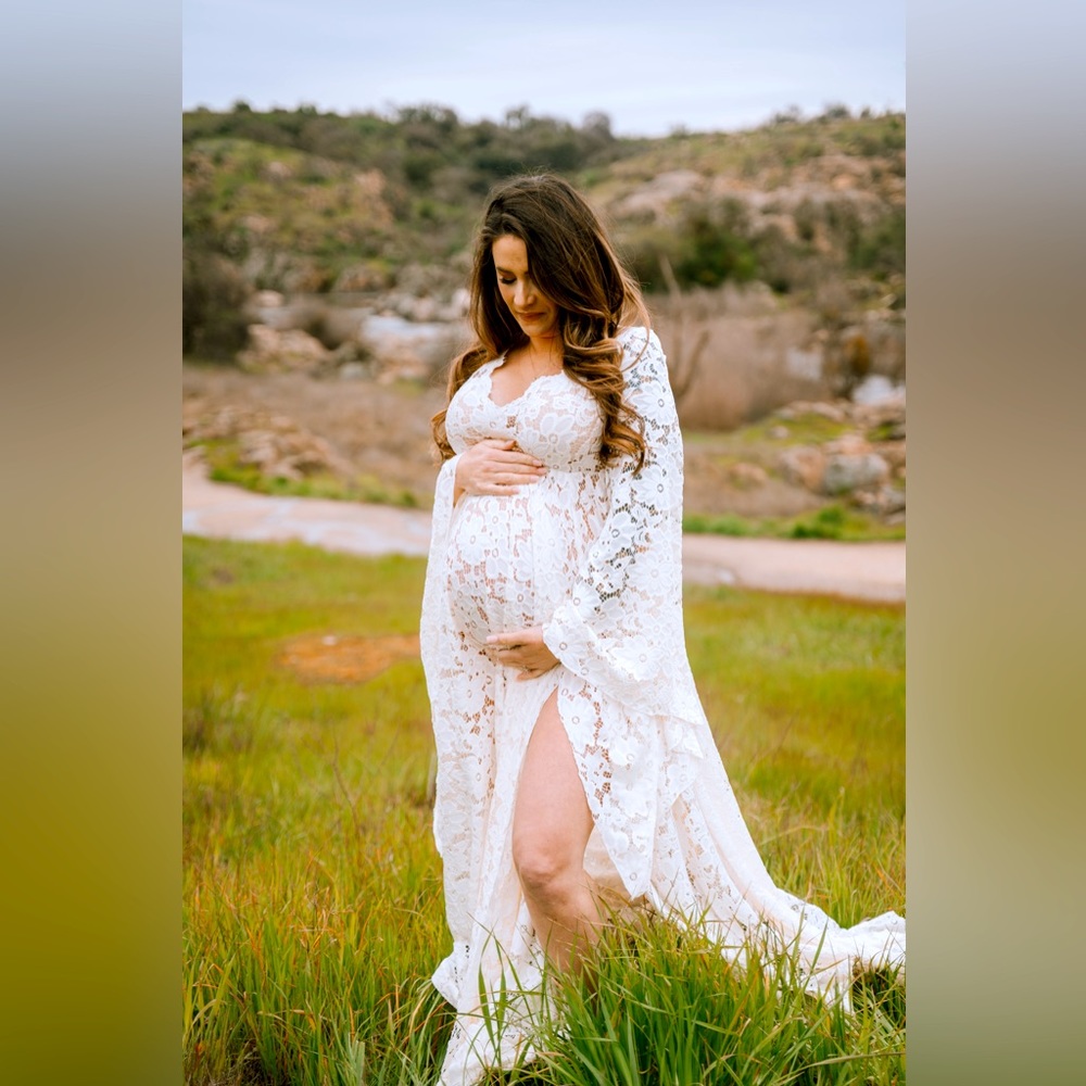 Mii-Estilo lace maternity photo shoot gown